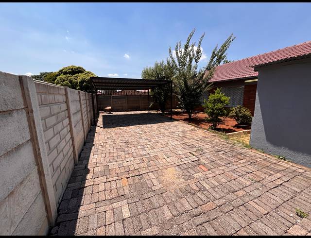 4 BEDROOM FREEHOLD FOR SALE IN MAYBERRY PARK